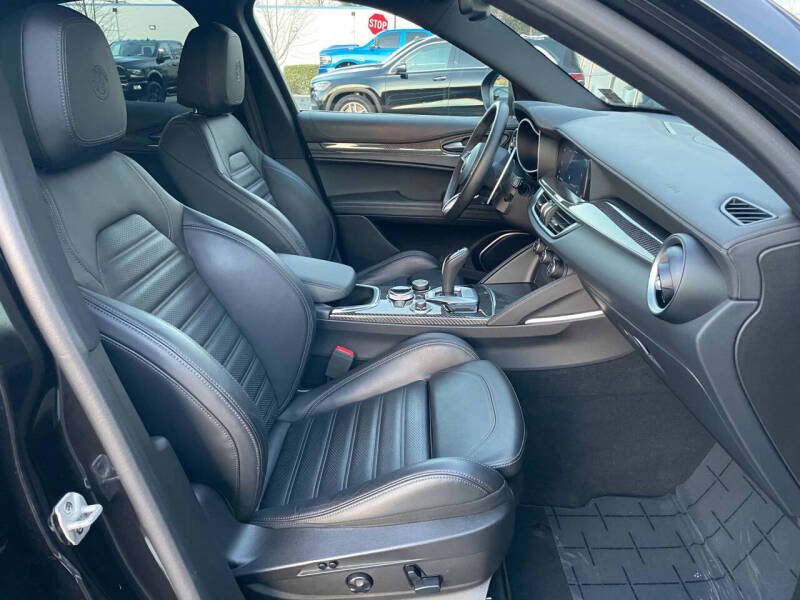 2022 Alfa Romeo Stelvio Quadrifoglio