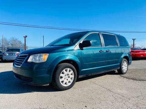 2009 Chrysler Town and Country for sale at Silver Auto Partners in San Antonio TX