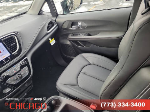 2026 Chrysler Pacifica Select