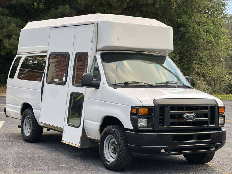 2011 Ford E-Series Econoline Van Commercial's photo