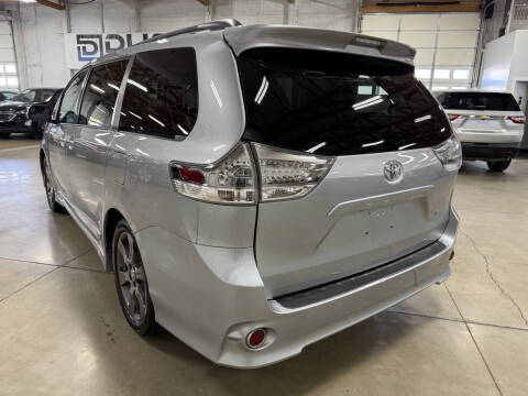 2013 Toyota Sienna SE 8-Passenger