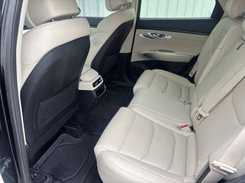 2023 Genesis GV70 2.5T Standard