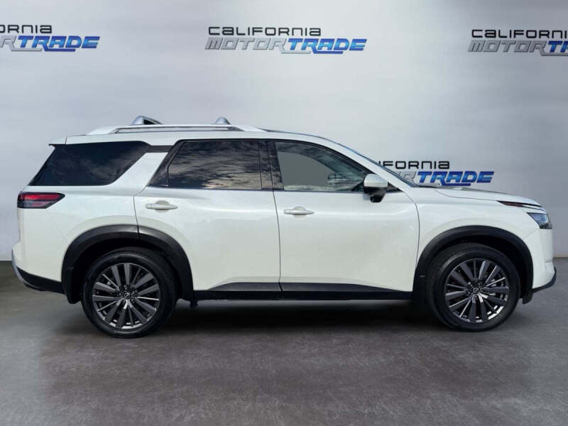 2022 Nissan Pathfinder SL