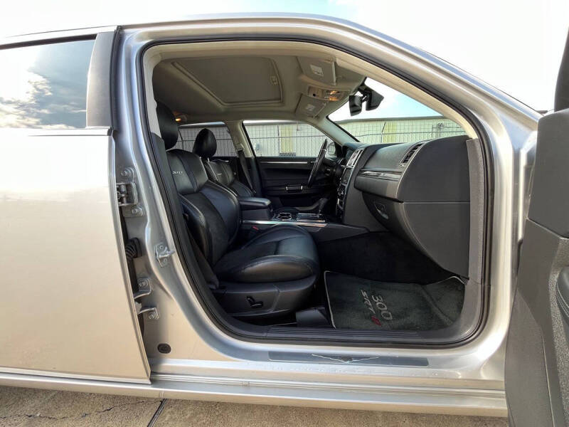 2009 Chrysler 300 SRT-8