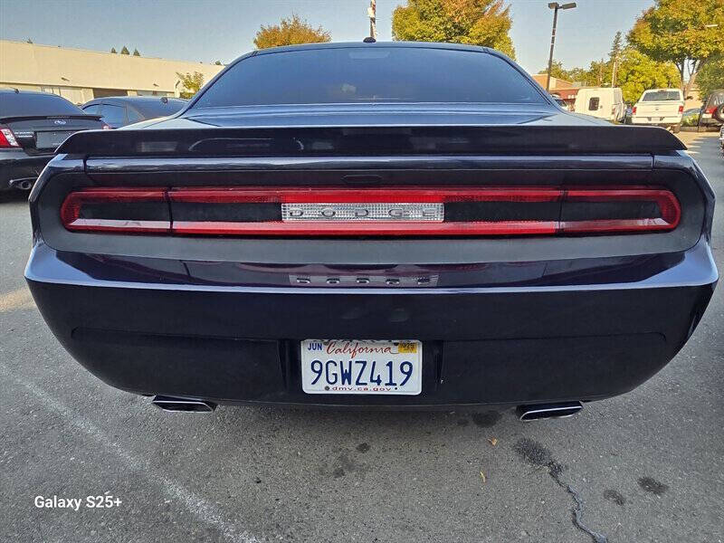 2011 Dodge Challenger SE