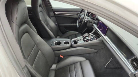 2022 Porsche Panamera 4 E-Hybrid Platinum Edition