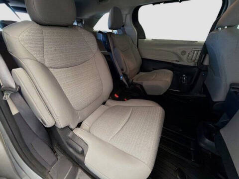 2022 Toyota Sienna LE 8-Passenger