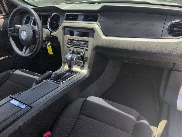 2012 Ford Mustang V6