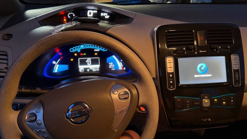 2011 Nissan LEAF SL