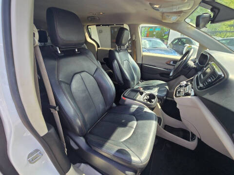 2017 Chrysler Pacifica Touring-L