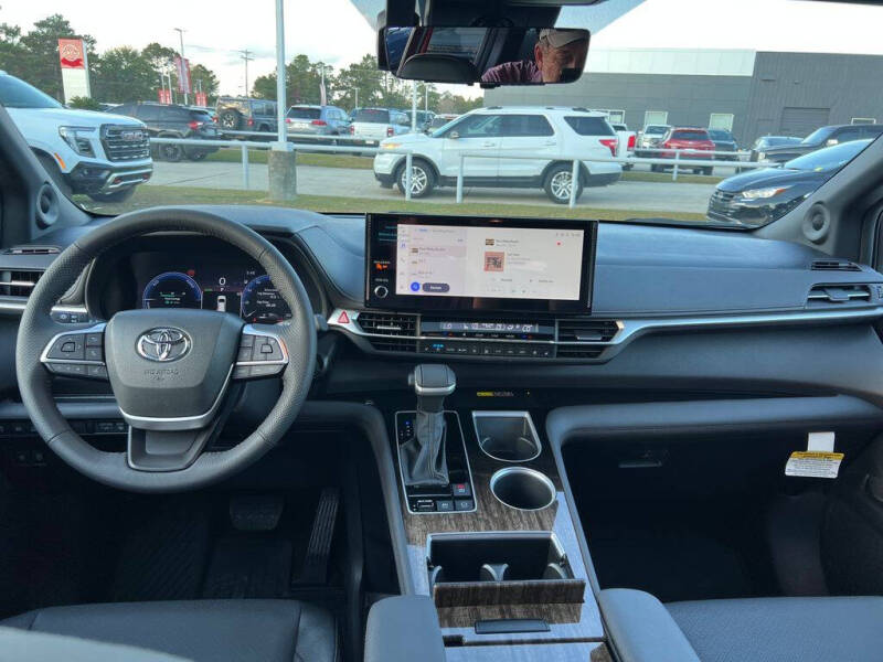 2025 Toyota Sienna Limited 7-Passenger