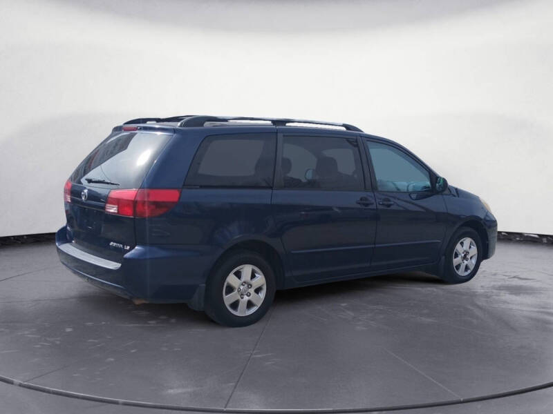2005 Toyota Sienna LE 7 Passenger