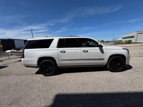 2018 Cadillac Escalade ESV Platinum