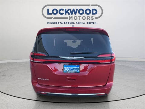 2026 Chrysler Pacifica Select