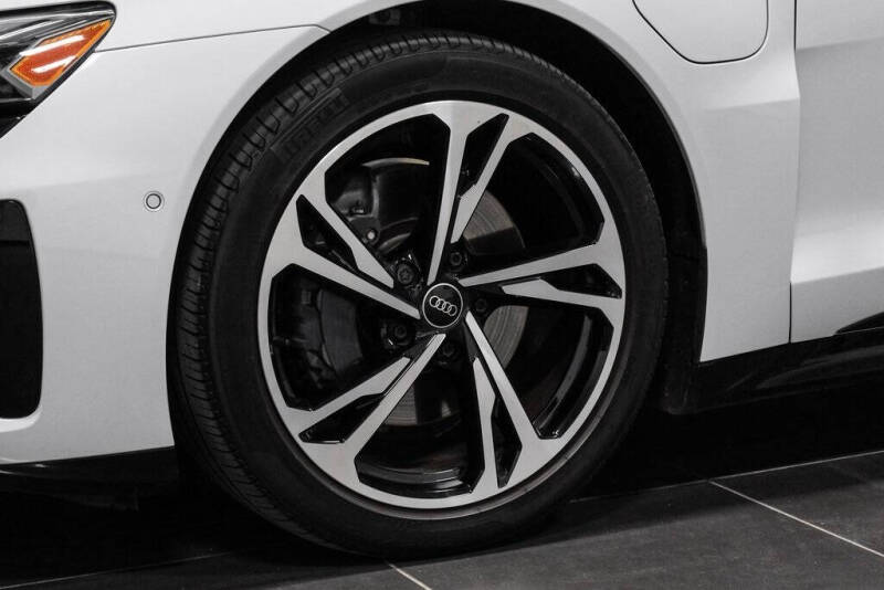 2024 Audi e-tron GT quattro Prestige