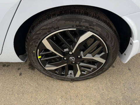 2025 Nissan Versa SR