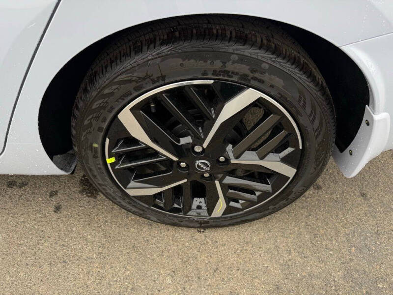 2025 Nissan Versa SR