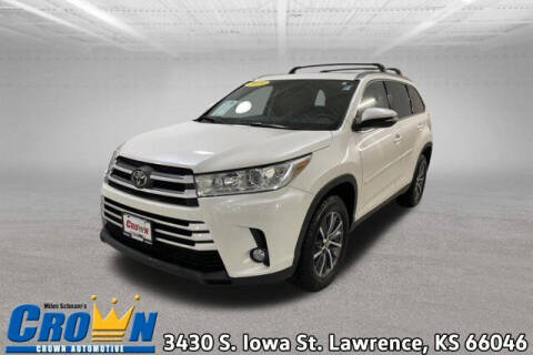 2019 Toyota Highlander for sale at Crown Automotive of Lawrence Kansas in Lawrence KS