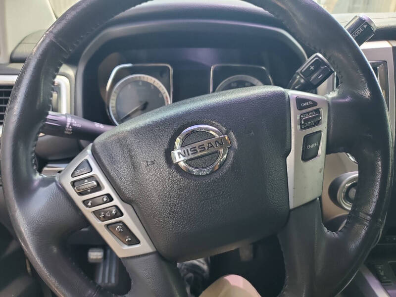 2017 Nissan Titan SV