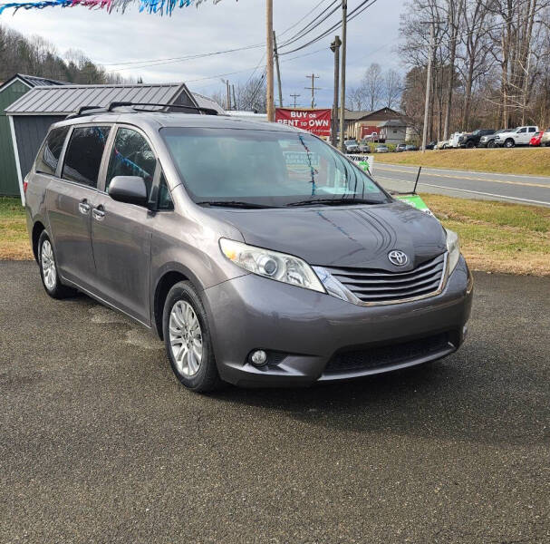 2015 Toyota Sienna XLE 8-Passenger