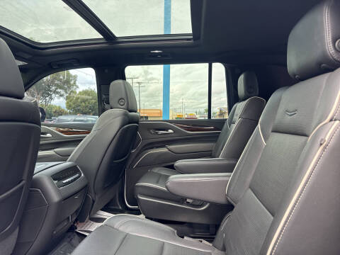 2022 Cadillac Escalade ESV Premium Luxury