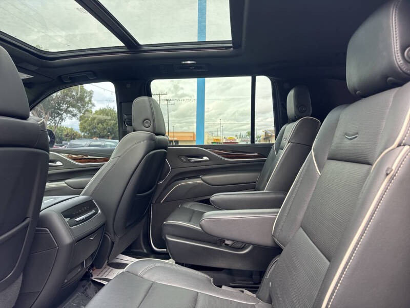 2022 Cadillac Escalade ESV Premium Luxury