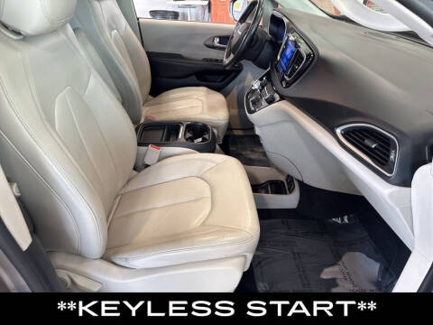 2017 Chrysler Pacifica Touring-L