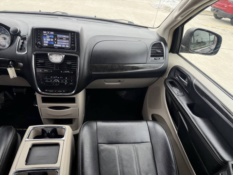 2014 Chrysler Town and Country Touring