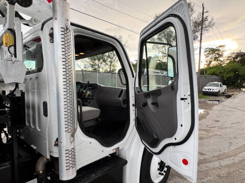 2018 Freightliner M2 106