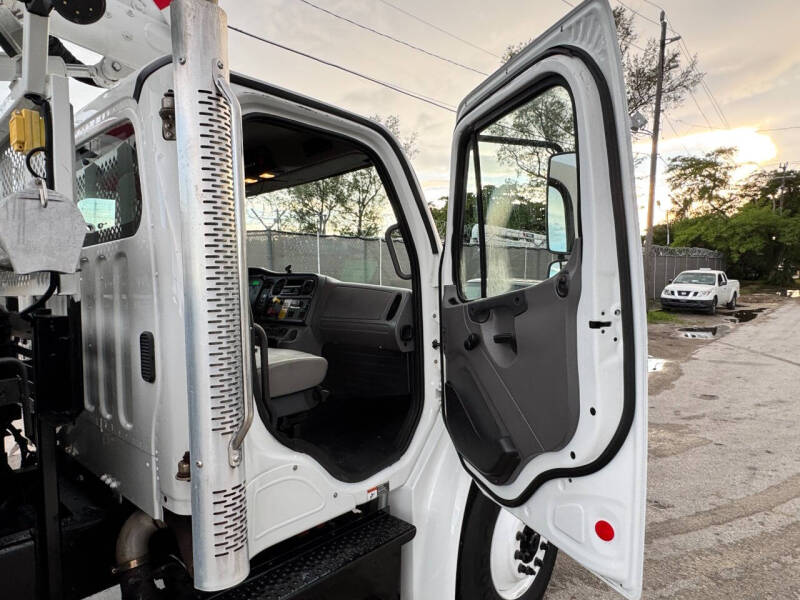 2018 Freightliner M2 106