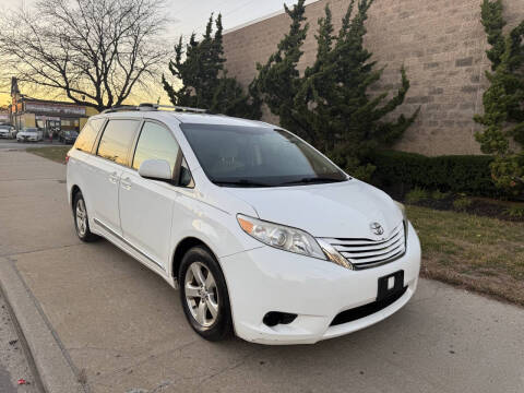 2015 Toyota Sienna LE 8-Passenger