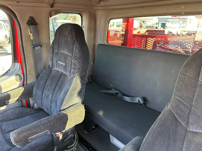 2005 Freightliner M2 106