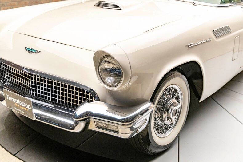 1957 Ford Thunderbird