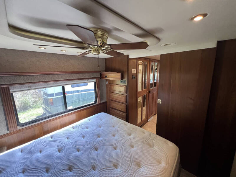 2002 Foretravel GV320 4010