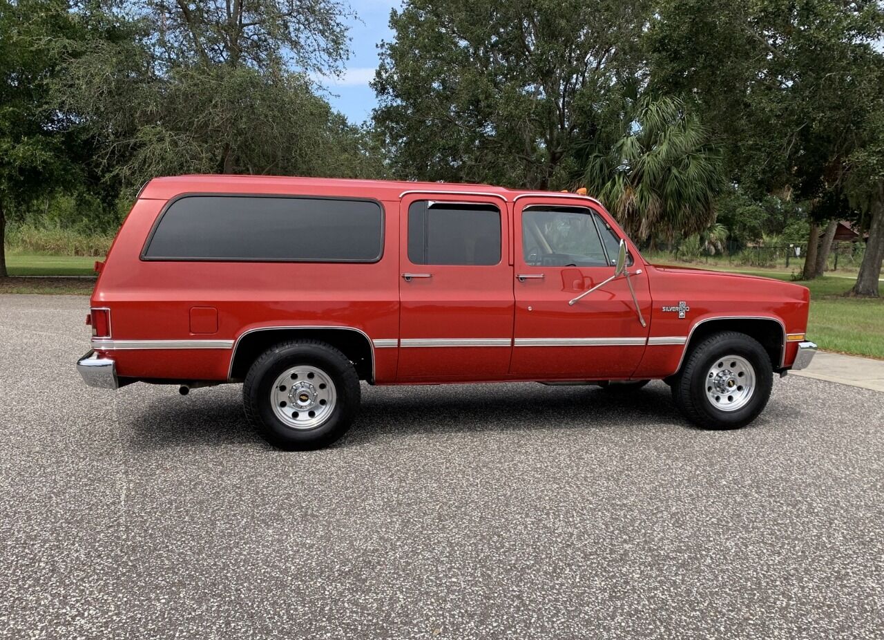 1987 Chevrolet Suburban 4