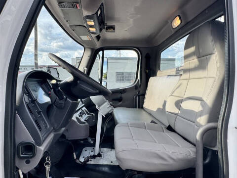 2019 Freightliner M2 106