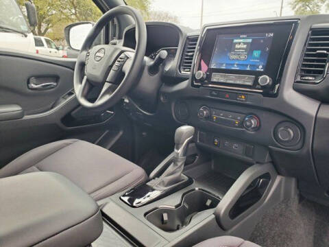 2023 Nissan Frontier SV