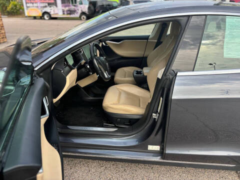 2016 Tesla Model S 70D