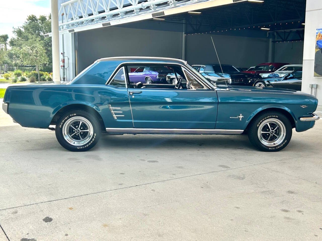 1966 Ford Mustang 4