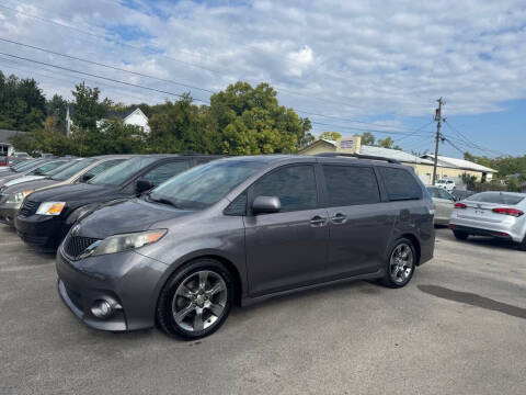2012 Toyota Sienna SE 8-Passenger
