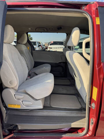 2014 Toyota Sienna LE 7-Passenger