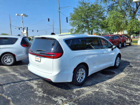 2026 Chrysler Pacifica Select
