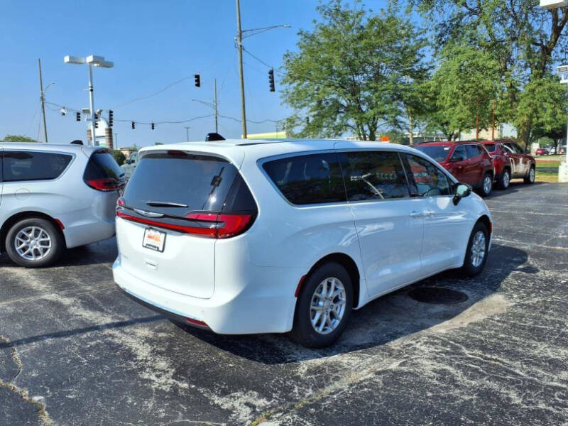 2026 Chrysler Pacifica Select