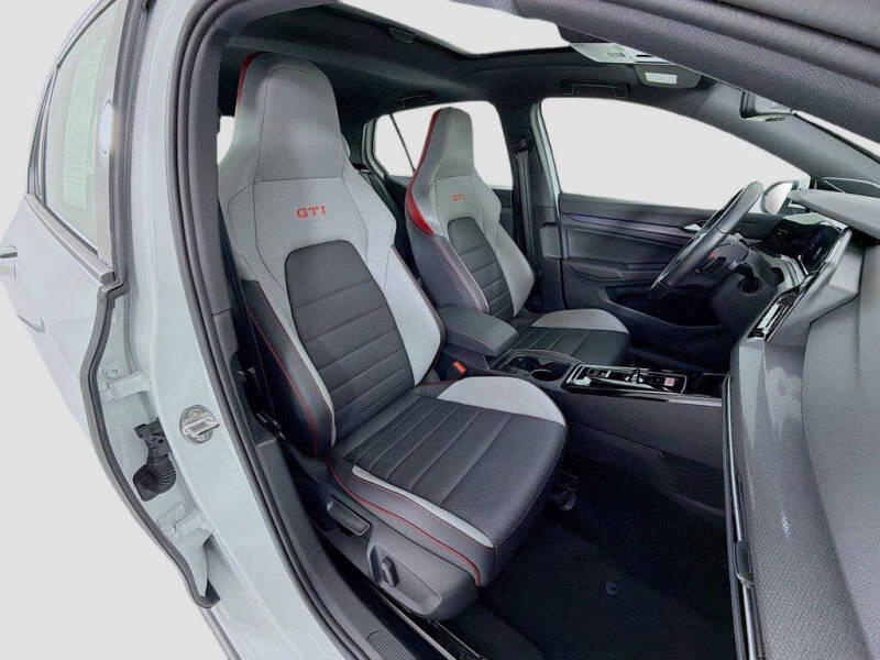 2024 Volkswagen Golf GTI SE