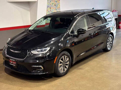 2024 Chrysler Pacifica Plug-In Hybrid Select