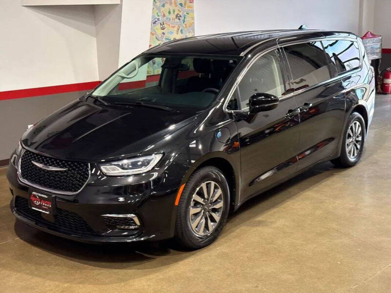 2024 Chrysler Pacifica Plug-In Hybrid Select