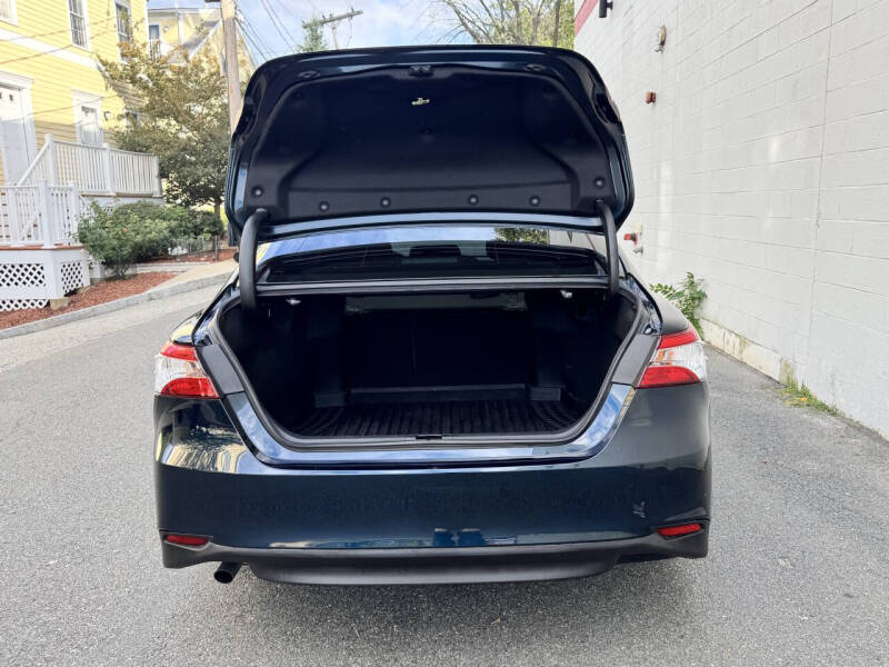 2020 Toyota Camry Hybrid LE