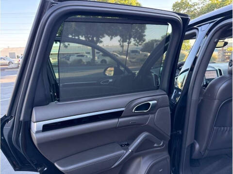 2017 Porsche Cayenne S E-Hybrid Platinum Edition