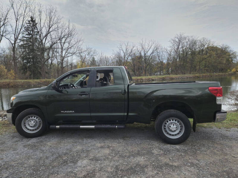 2011 Toyota Tundra Tundra Grade photo 2