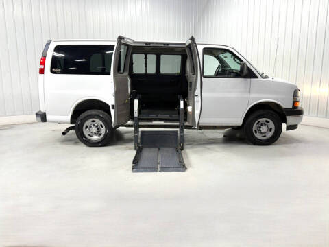 2017 Chevrolet Express LT 2500